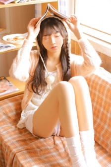 按在玻璃窗前C